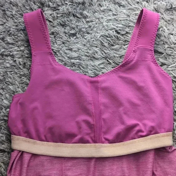 Lululemon Women's tank top with built in sports bra - Picture 7 of 8